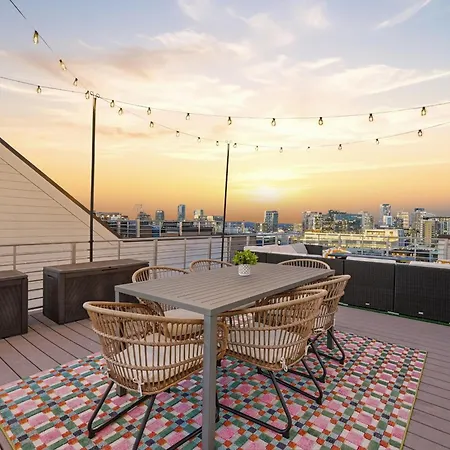 Rooftop Views For Days At Archer House! Holiday home *