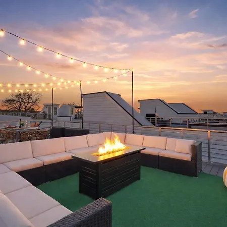 Rooftop Views For Days At Archer House! *
