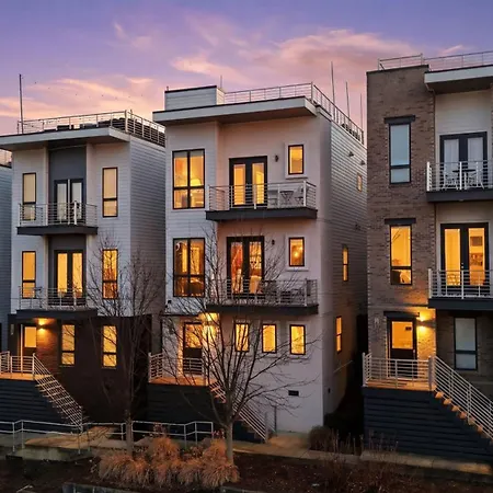 Rooftop Views For Days At Archer House!