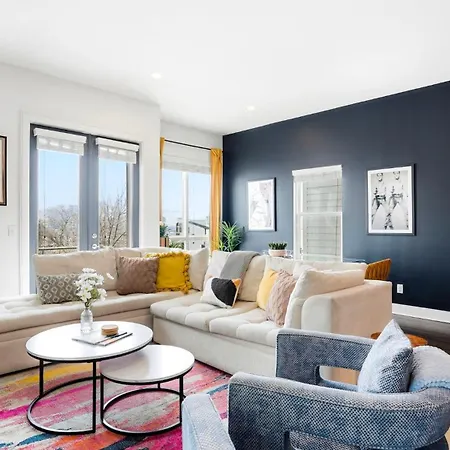 Rooftop Views For Days At Archer House! Holiday home