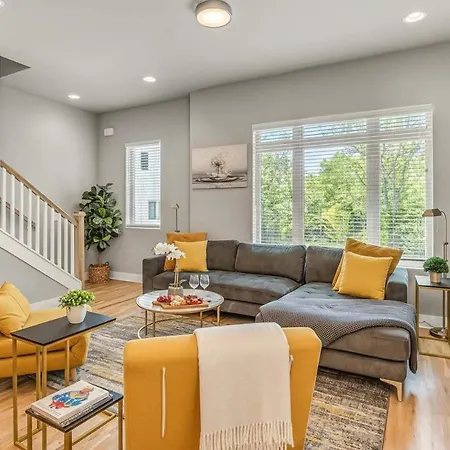 Grill Fire Pit & Views Near Downtown * Nashville