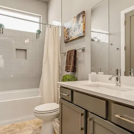 Grill Fire Pit & Views Near Downtown Holiday home *