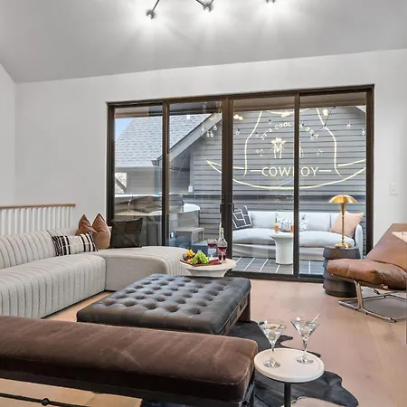 The Modern Cowboy - Rooftop On Music Row Holiday home *