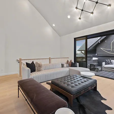 The Modern Cowboy - Rooftop On Music Row
