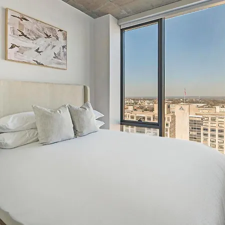 Landing Stylish 2Bd Pool Gym Apartment