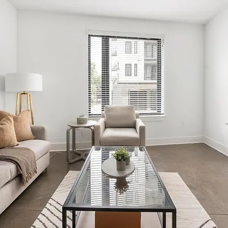 Landing Beautiful Studio Pool Gym Apartment