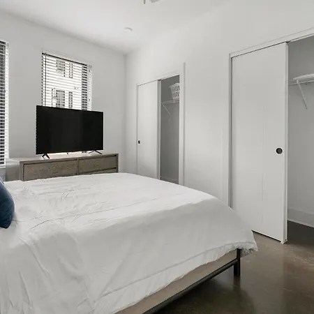 Apartment Landing Beautiful Studio Pool Gym