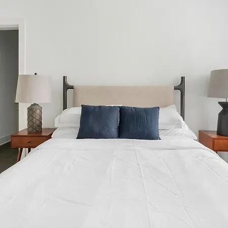 Landing Beautiful Studio Pool Gym * Nashville
