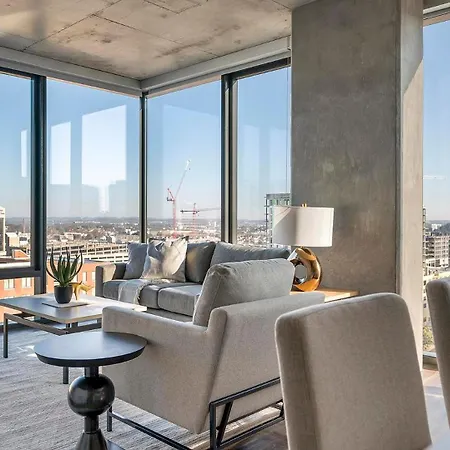 Landing Stylish 2Bd Pool Gym Apartment