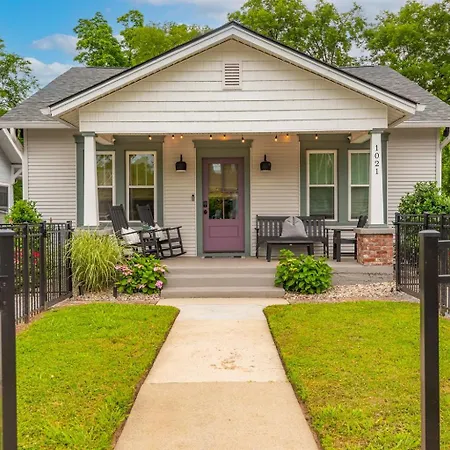 In Walkable Area 25 Miles To Downtown Family & Dog Friendly *