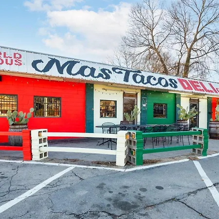 In Walkable Area 25 Miles To Downtown Family & Dog Friendly Nashville
