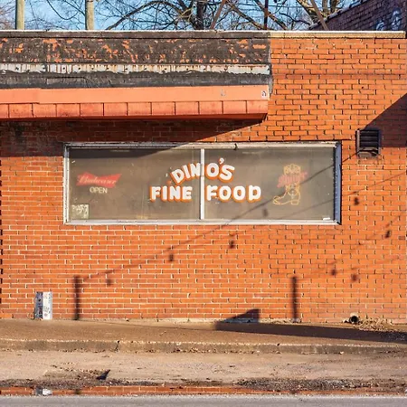 In Walkable Area 25 Miles To Downtown Family & Dog Friendly Nashville