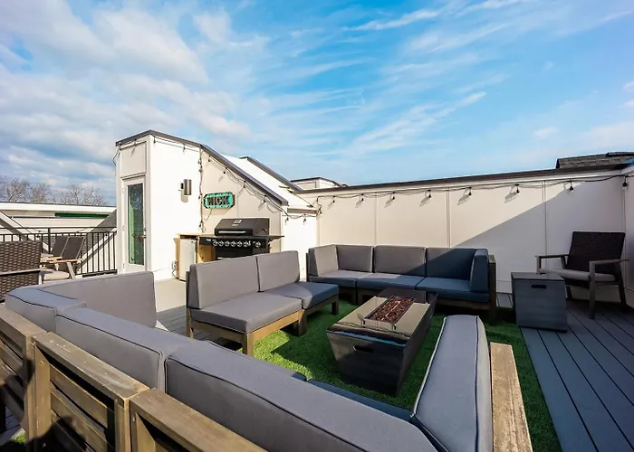 Nashville Tropics - Rooftop Deck - East Nashville