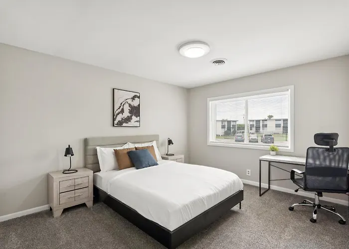 Avery Apartments D33 I Spacious 2 Bed 1 Bath