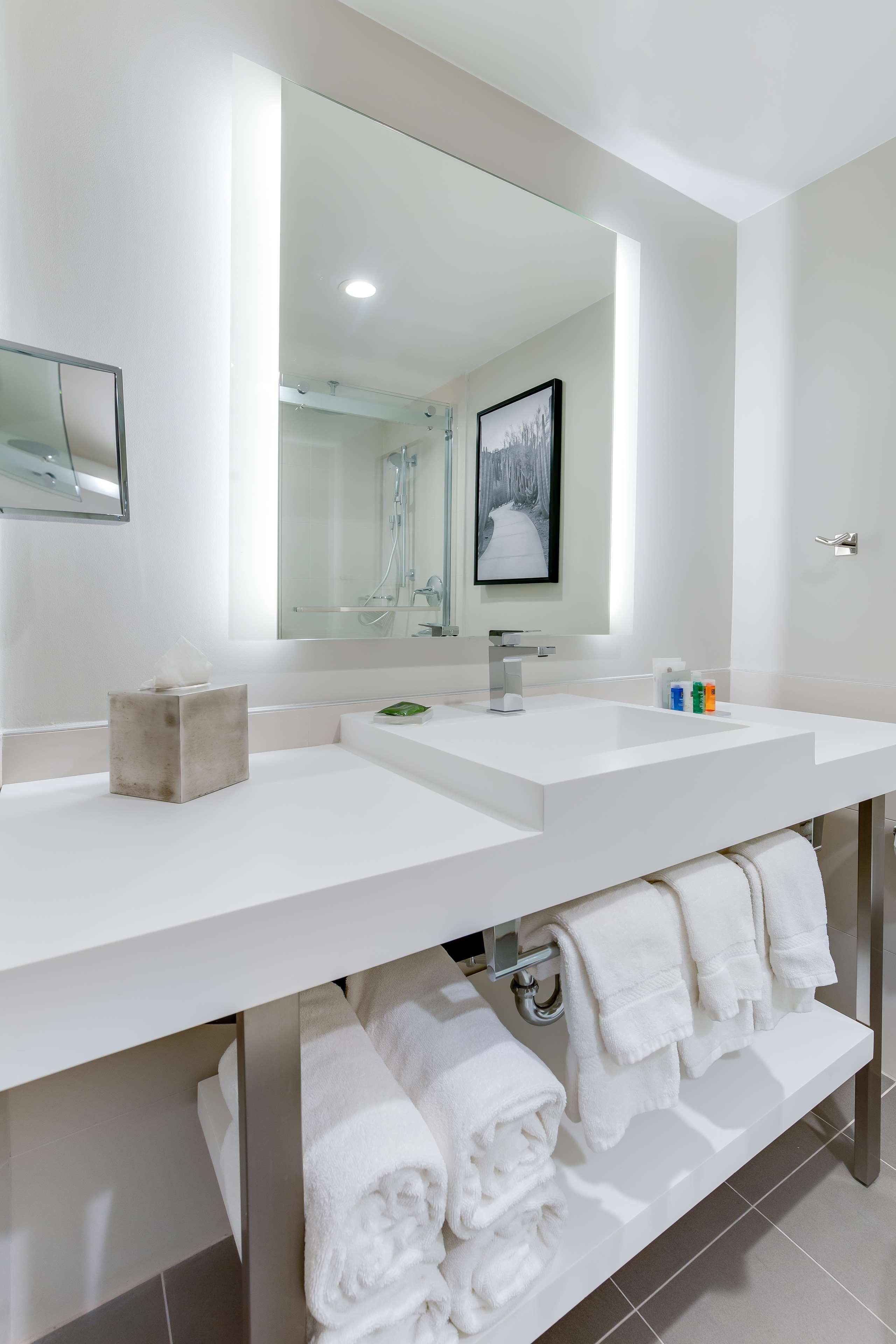 Hotel Radisson Airport 3*