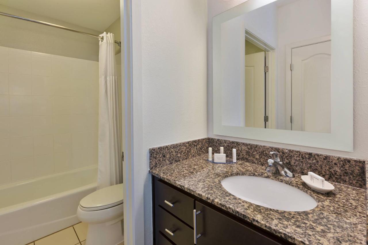 Hotel Towneplace By Marriott Airport