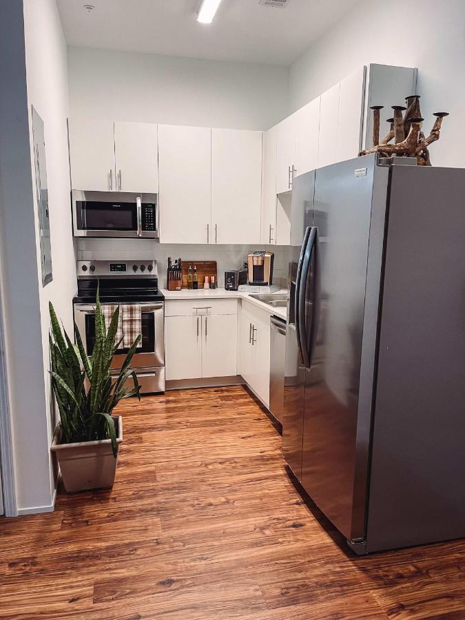 Holiday home Cozy - 2 Miles To Broadway & Free Parking *