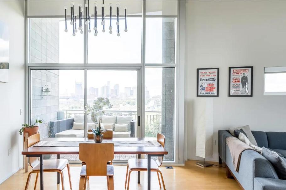 Luxe Two Bedroom Penthouse With Skyline Views, Internet, Gym Holiday home Nashville
