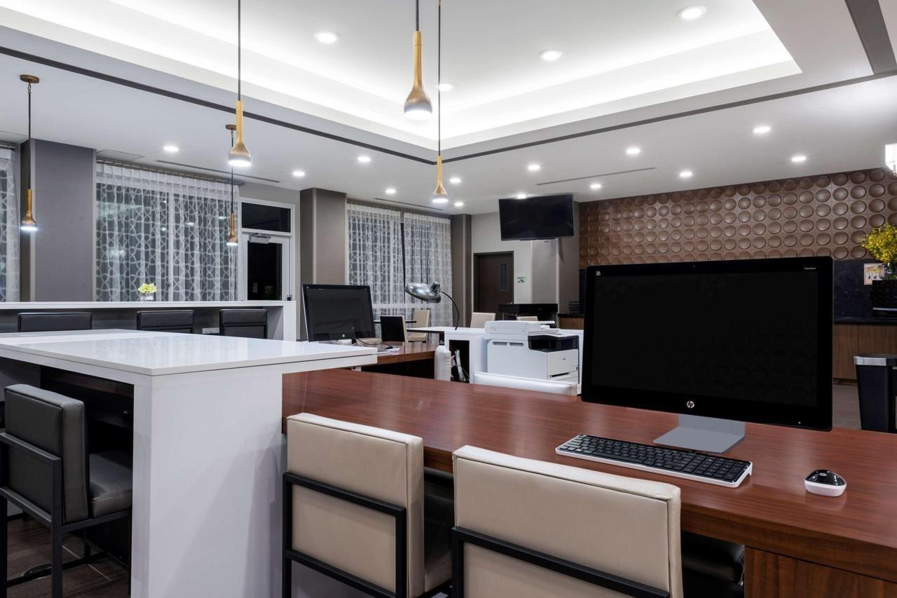 Hotel Hampton By Hilton Airport Century Place