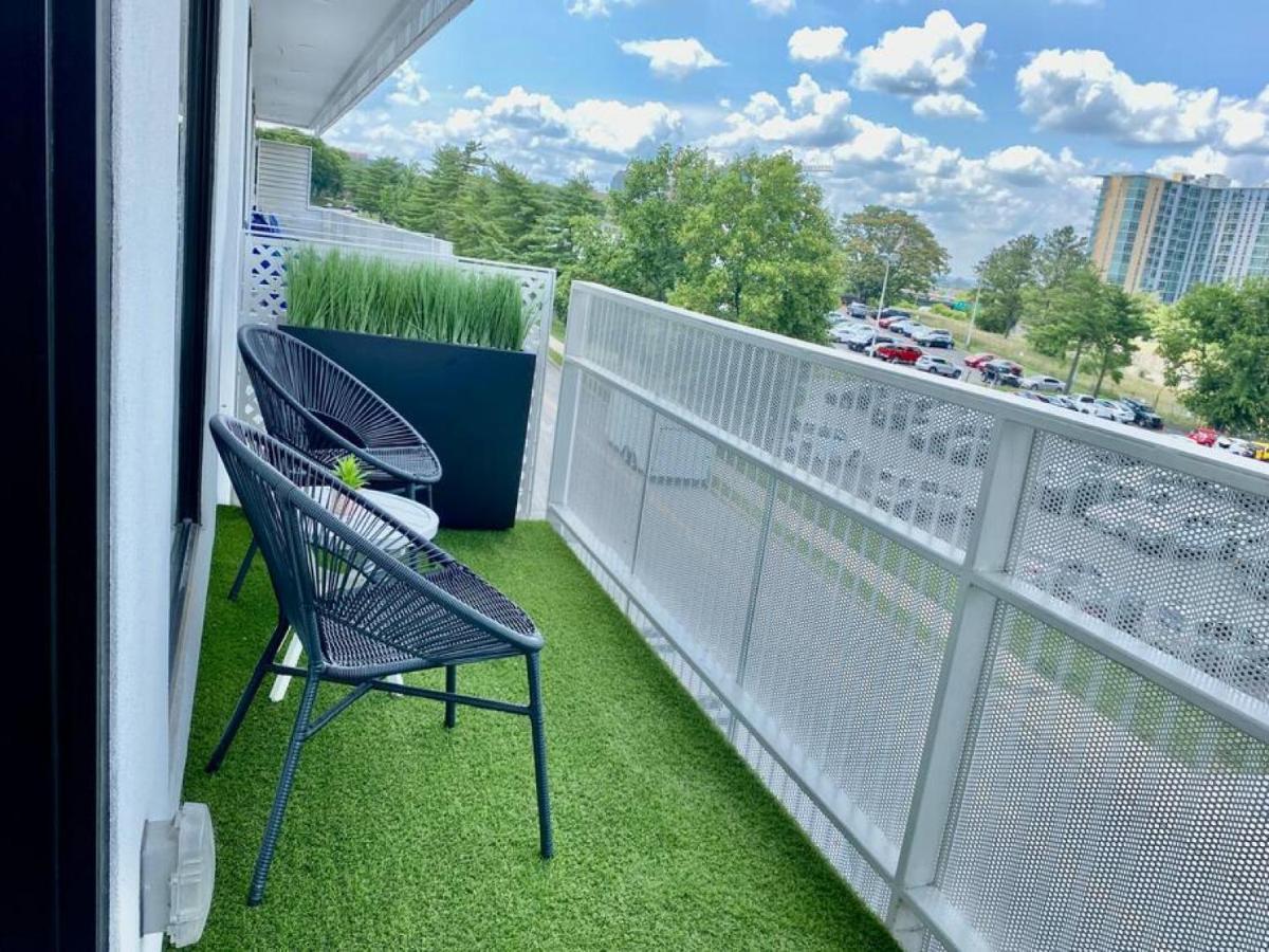 Chic Modern Pool, Patio, Parking Holiday home