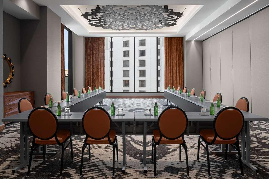 Fraye Curio Collection By Hilton Hotel *