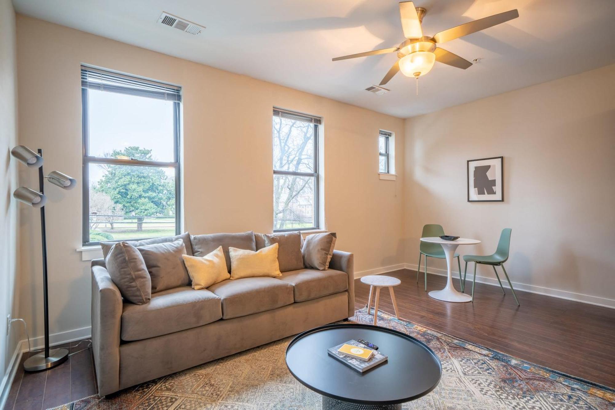 Apartment Cozysuites Musicrow Astonishing With Free Parking 23 *