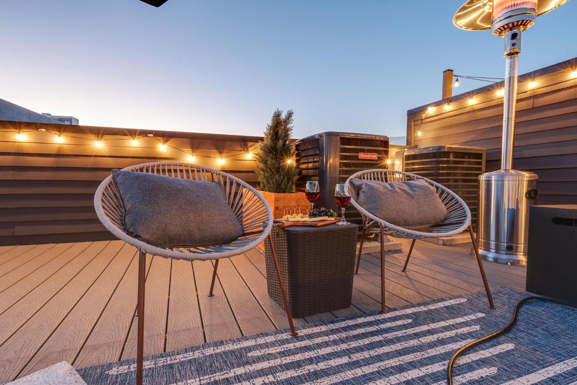 Holiday home Nash Chic Near Dt Rooftop Luxe Comfort