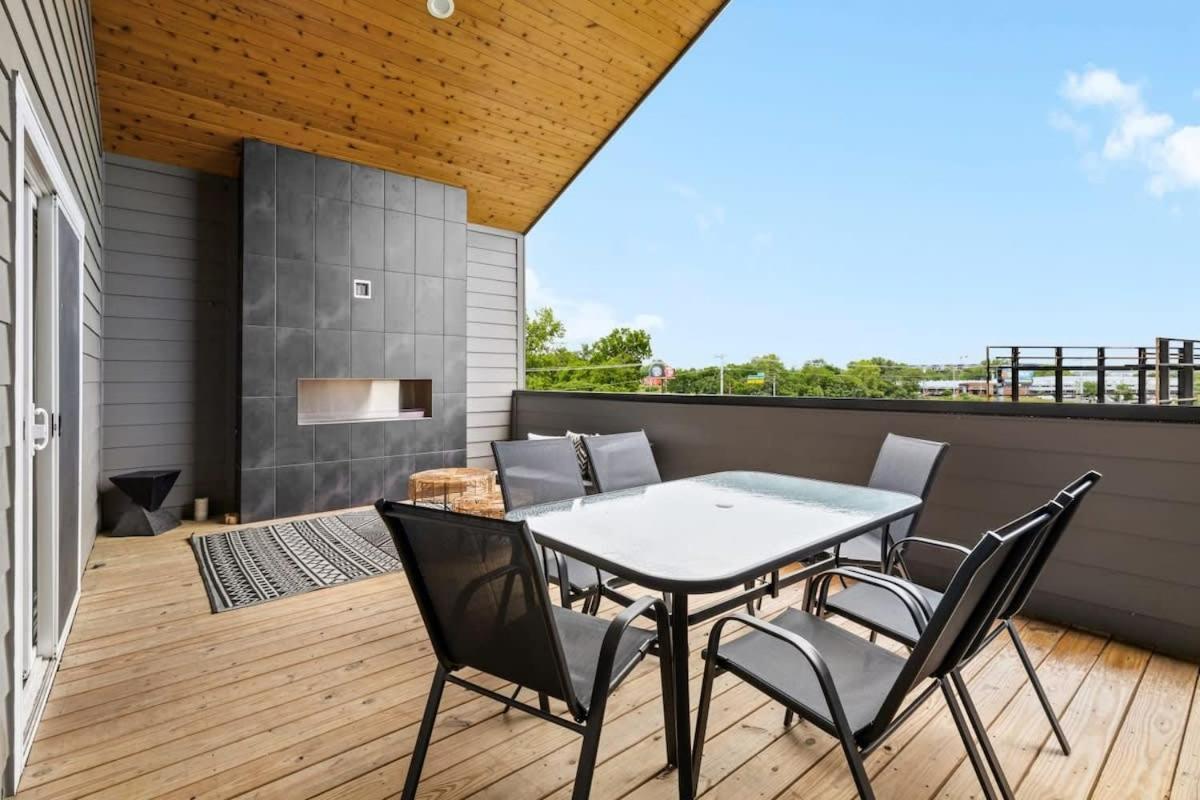 Magnificent 4 Bedroom -w Balcony & Fireplace Nashville