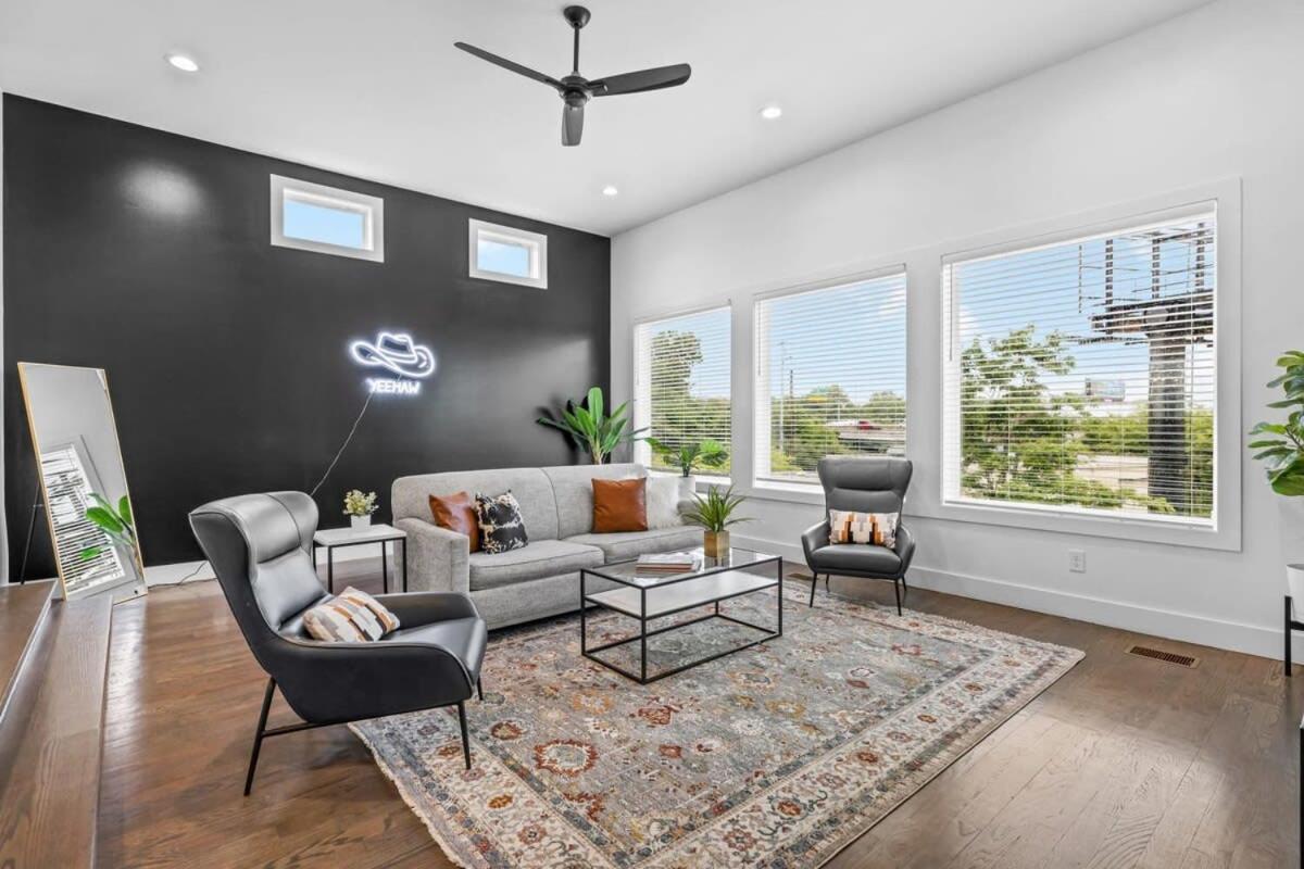 Holiday home Magnificent 4 Bedroom -w Balcony & Fireplace *