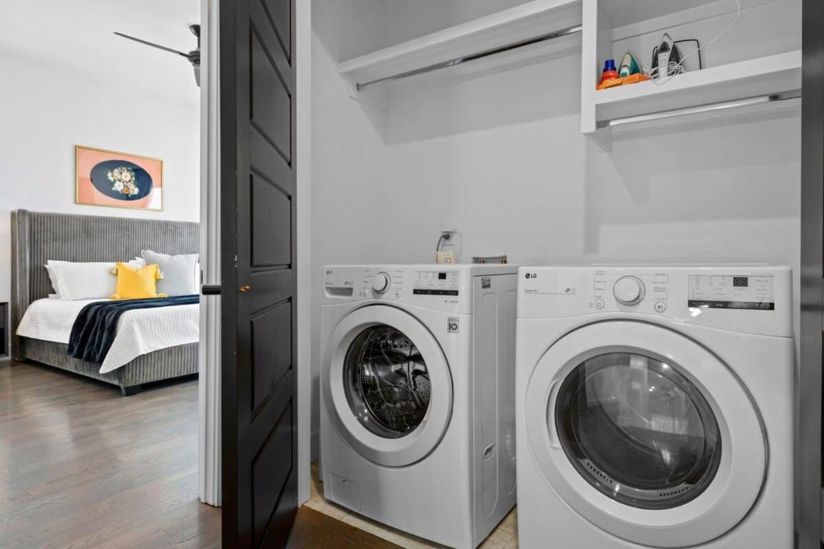 Magnificent 4 Bedroom -w Balcony & Fireplace *