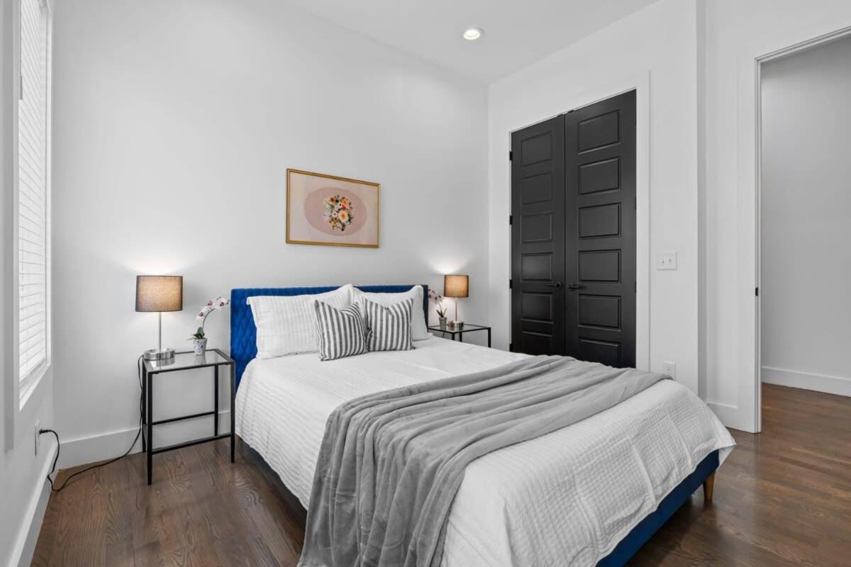 Magnificent 4 Bedroom -w Balcony & Fireplace Holiday home Nashville