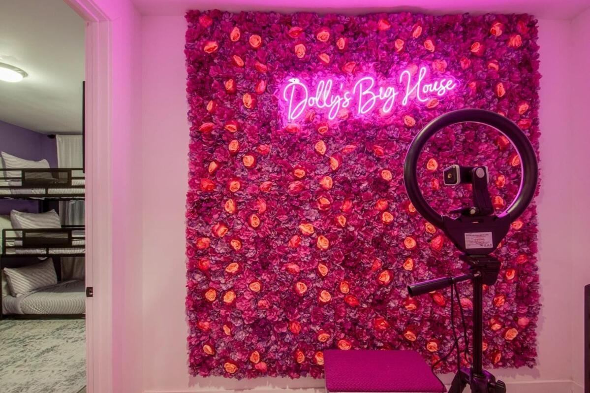Dolly's Big House - 18 Beds Skydeck Views Holiday home