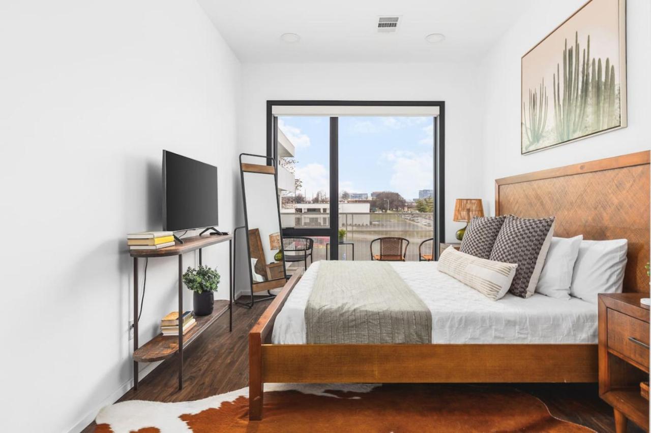 Modern Gulch Getaway With Pool, Parking, And Patio Apartment Nashville