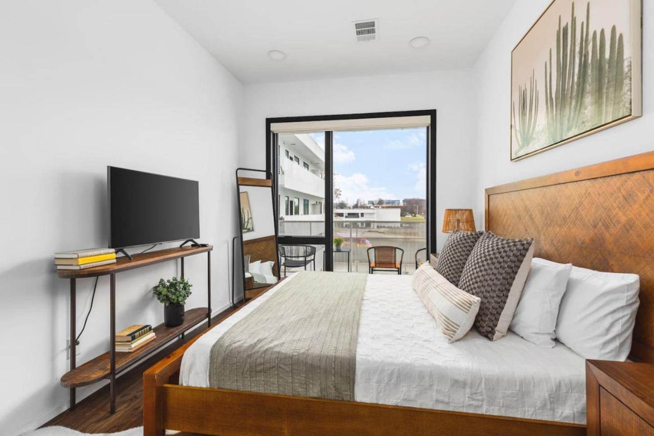 Modern Gulch Getaway With Pool, Parking, And Patio * Nashville