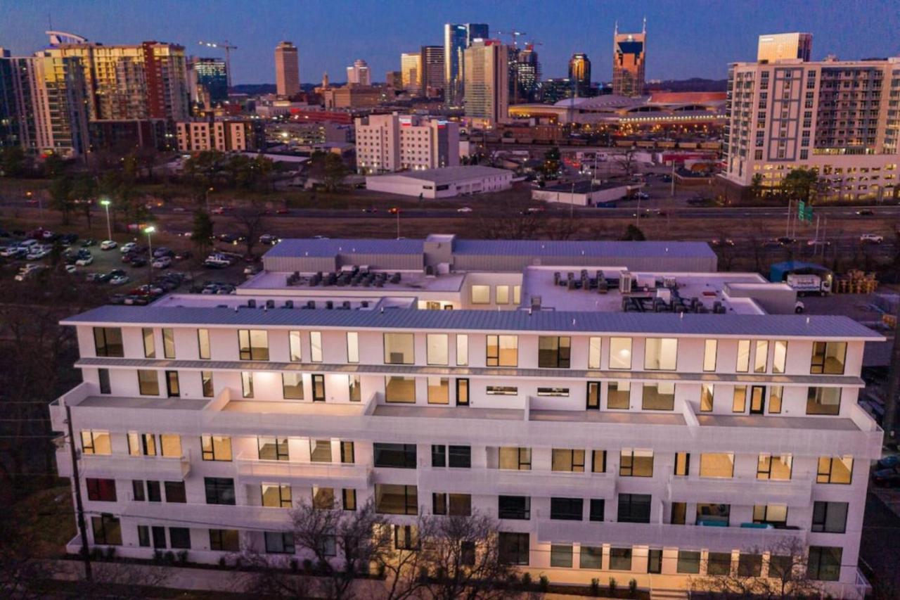 Modern Gulch Getaway With Pool, Parking, And Patio Apartment Nashville