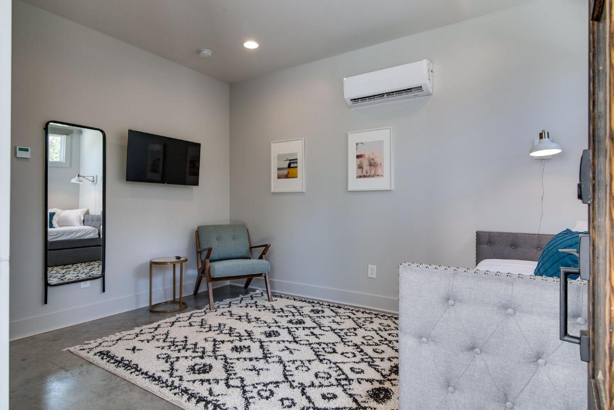The Stratton- Sun-soaked, Bright & Breezy Retreat *