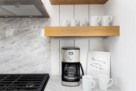 The White House - Glam Meets Cozy *