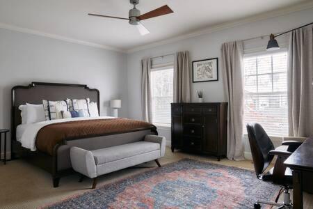 Holiday home Chic Retreat Steps From Vanderbilt *