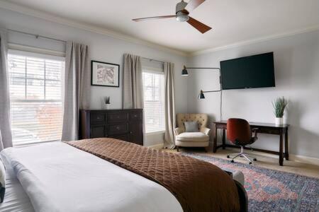 Chic Retreat Steps From Vanderbilt Nashville