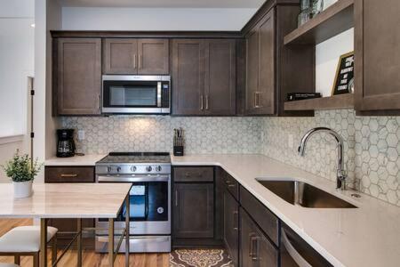 Holiday home The Cleo - Cozy East Haven Less Than 15 Min To Dt Nashville