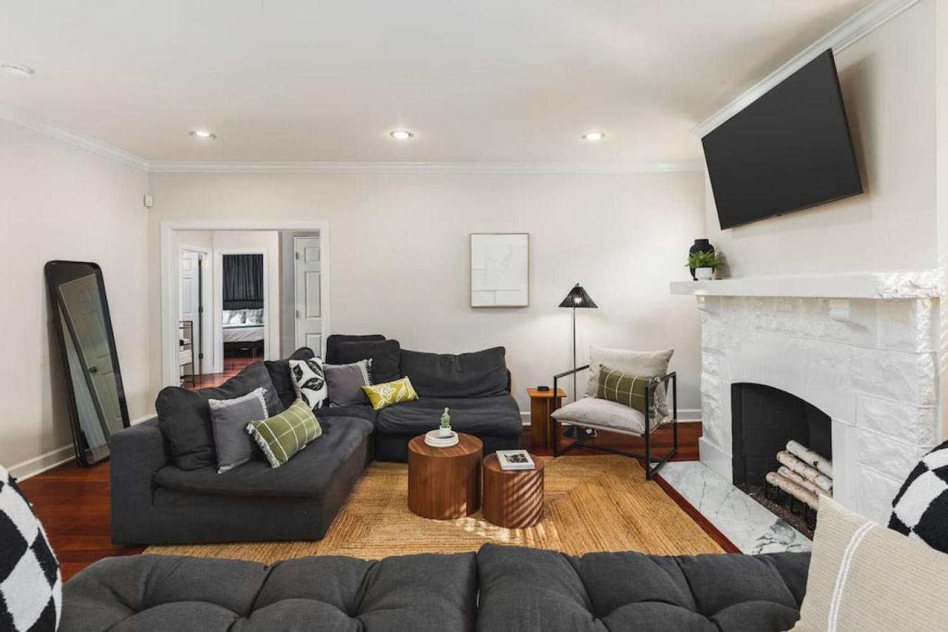 Platinum On Music Row Renovated And Near Downtown Apartment *