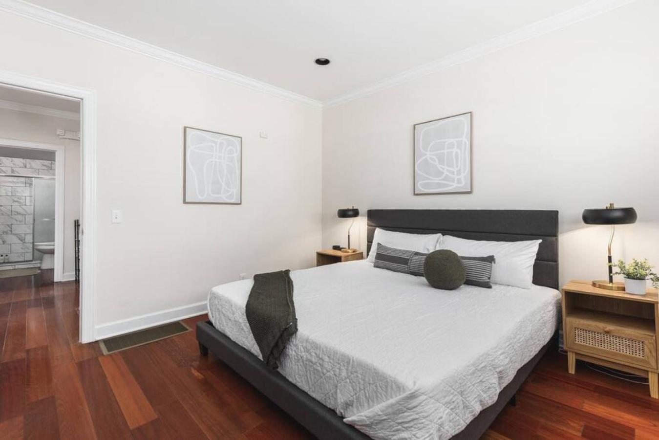 Platinum On Music Row Renovated And Near Downtown Apartment