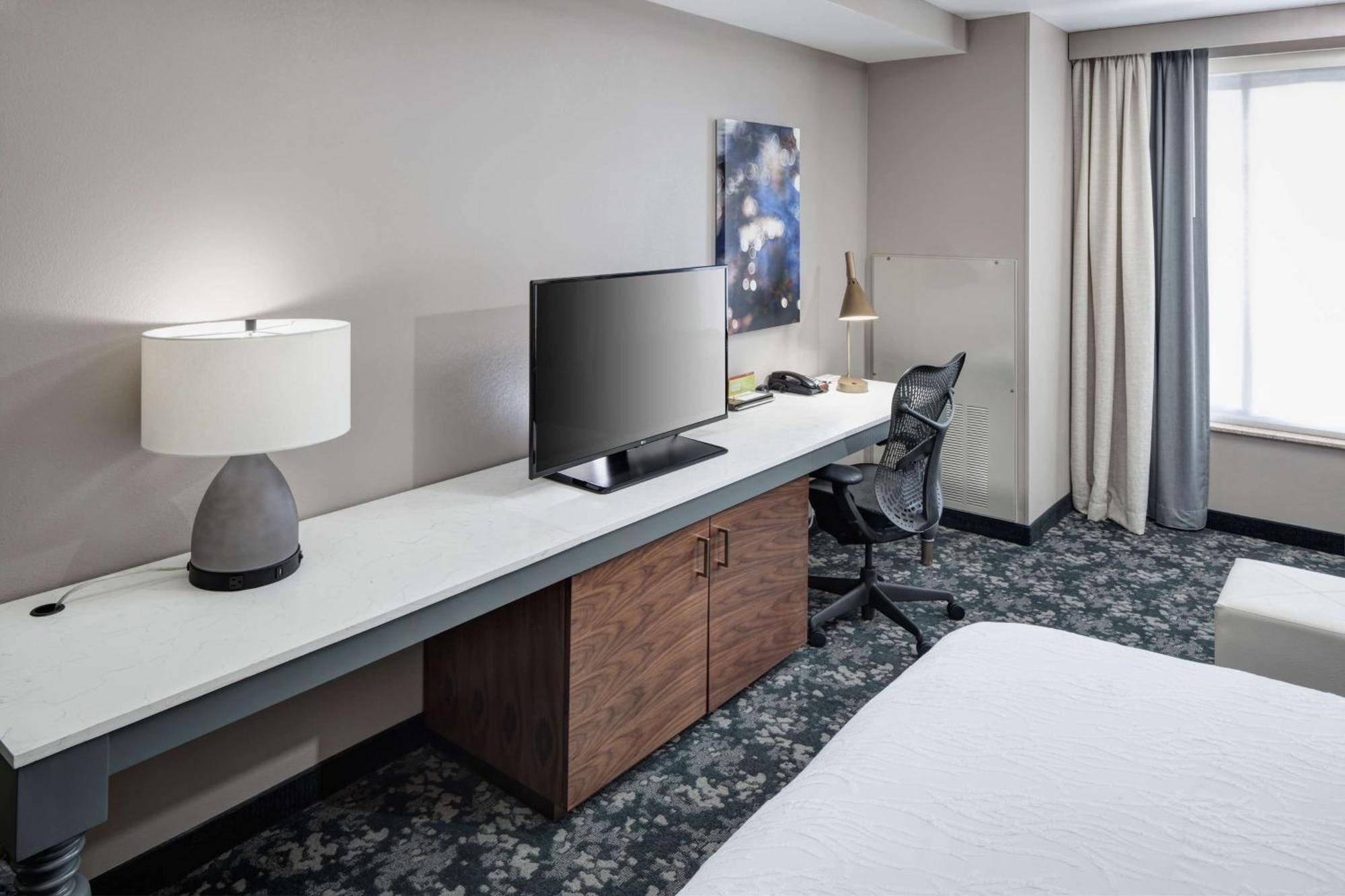 Hilton Garden Vanderbilt 3*