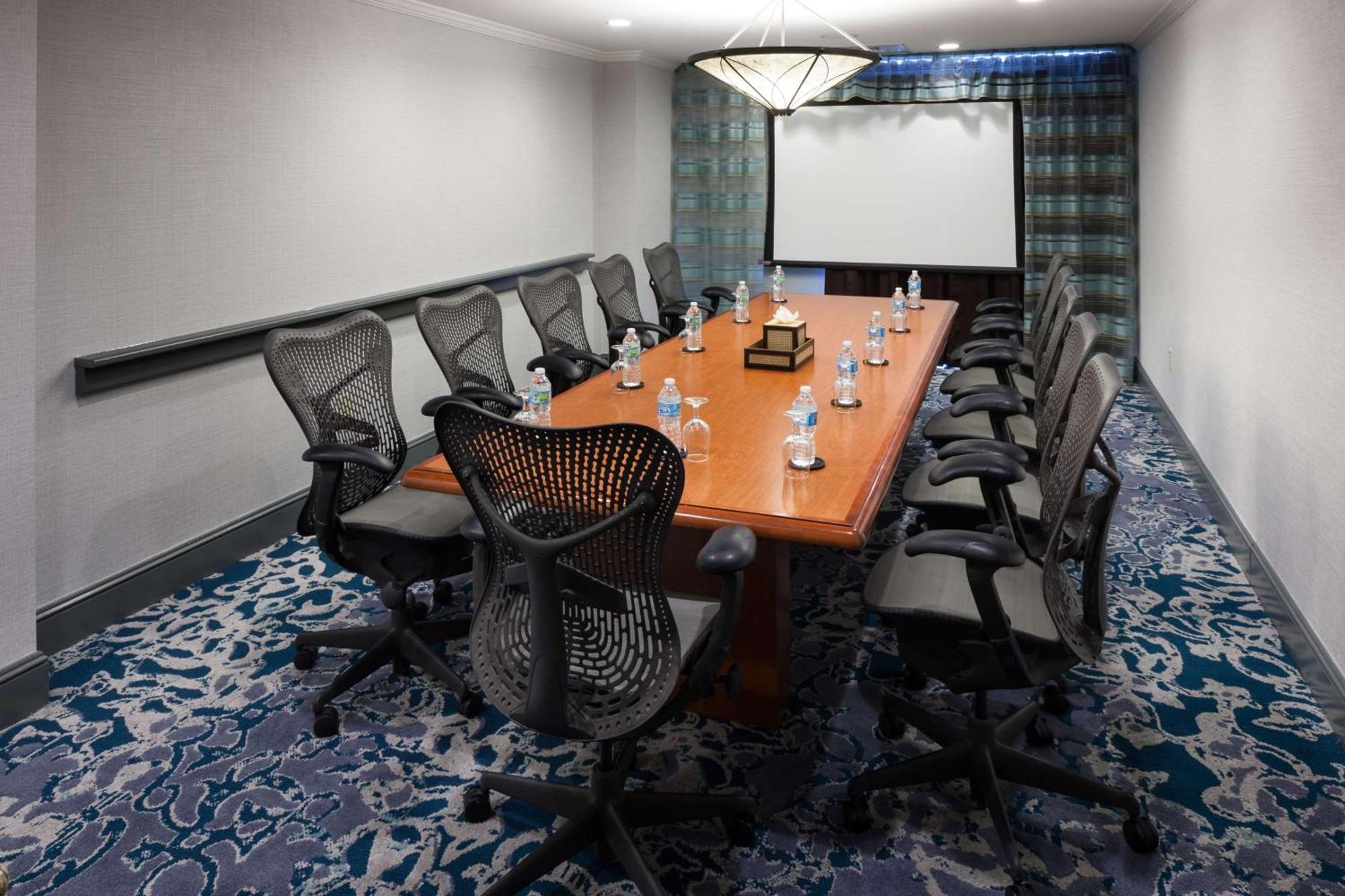 Hilton Garden Vanderbilt Hotel 3*