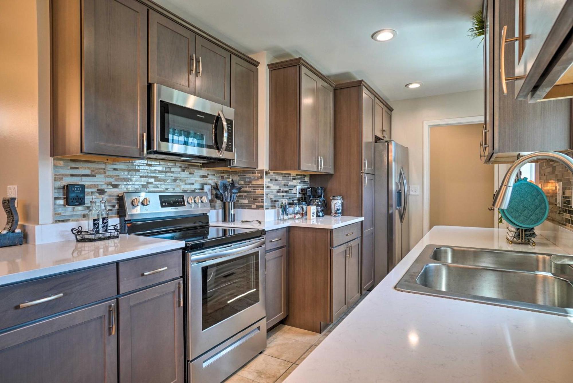 Holiday home With Seasonal Pool Less Than 5 Mi To Dtwn!