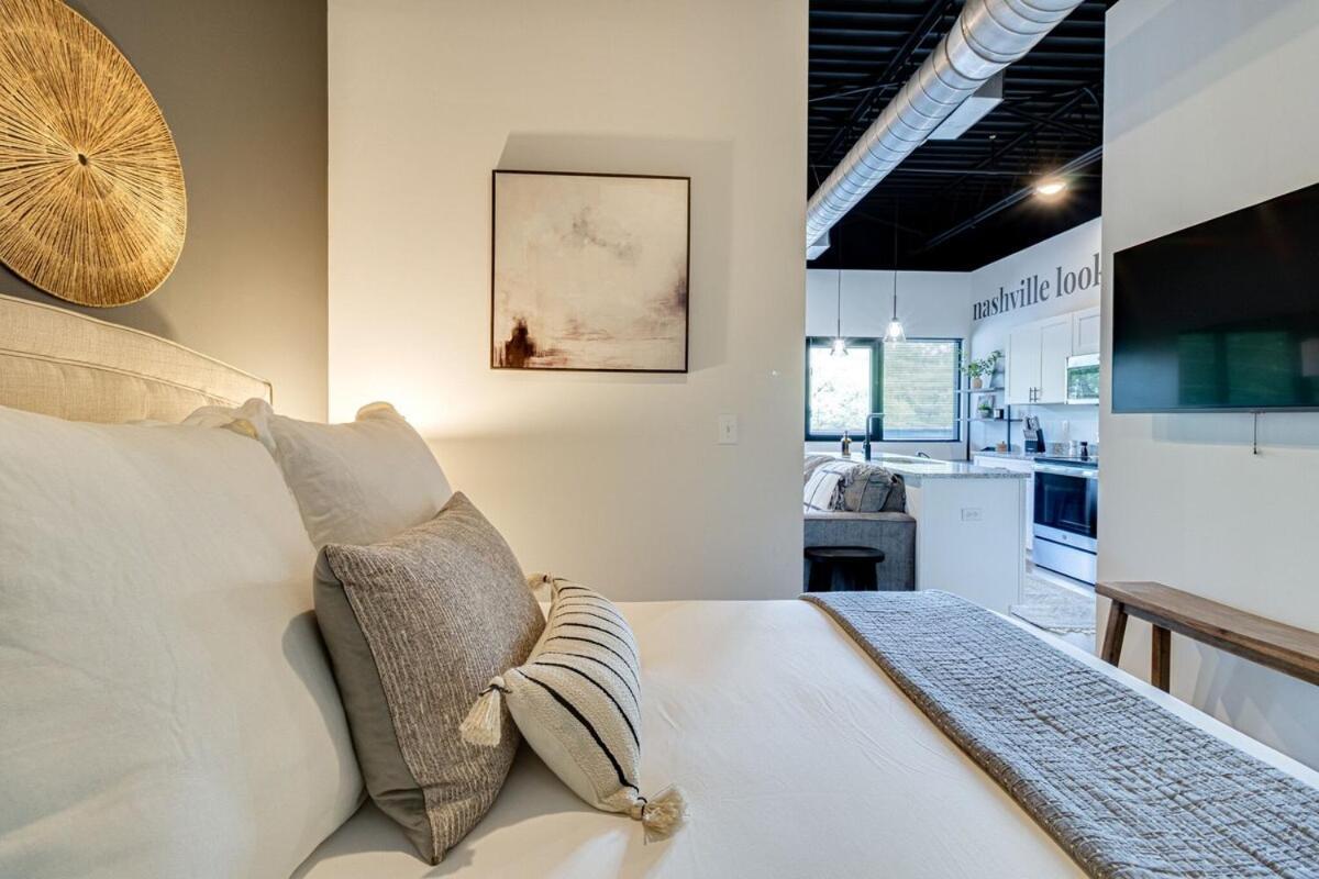 With 2 Queen Beds 7 Mins To Dt Apartment