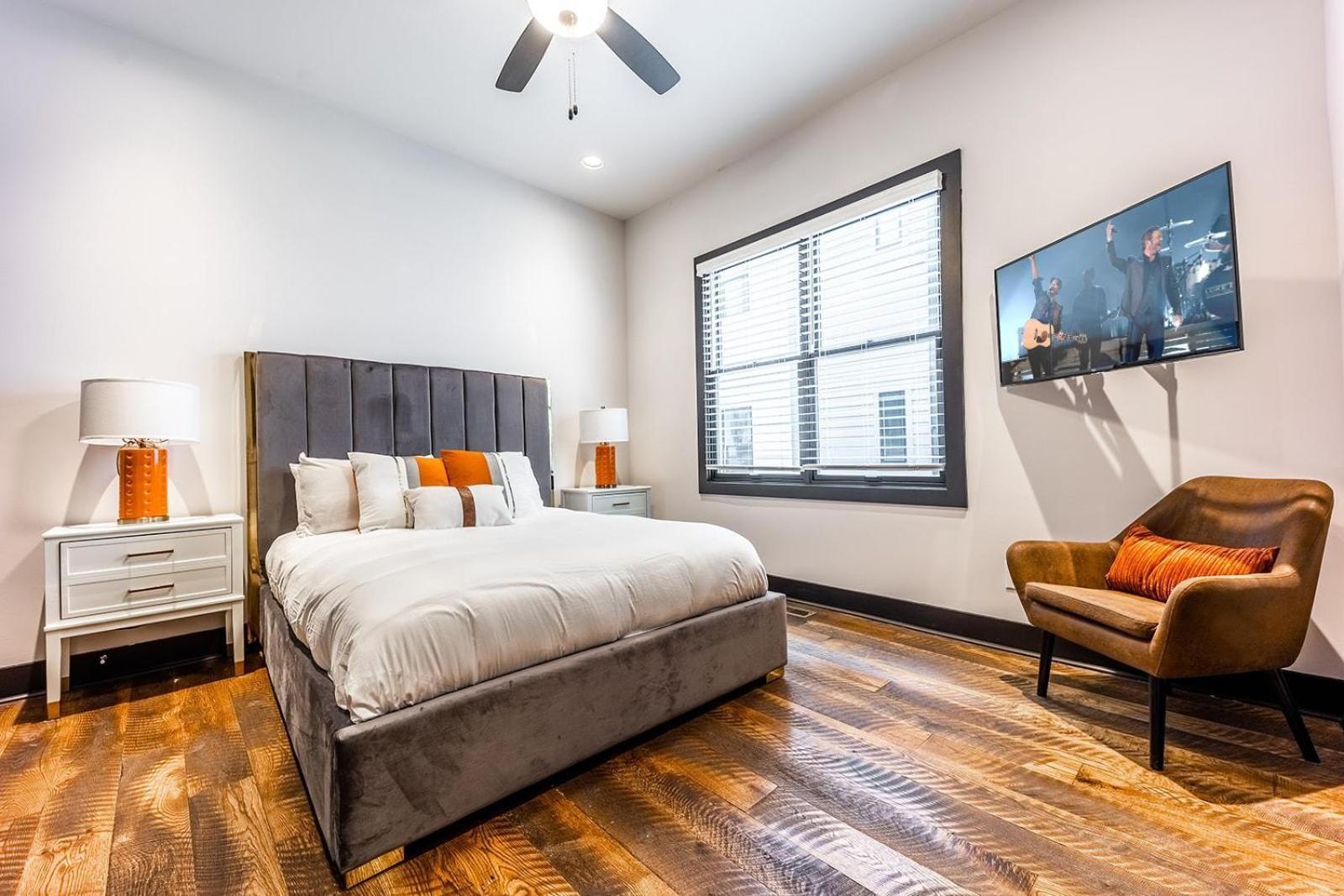 3 Designer Gulch Homes - Rooftop Hot Tub - Sleeps 36
