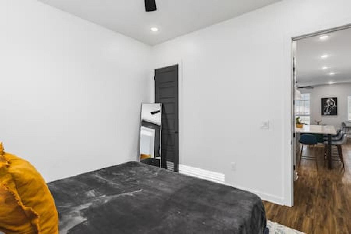 Large Patio, Rooftop Deck And Garage, 3 Miles To Broadway Holiday home Nashville