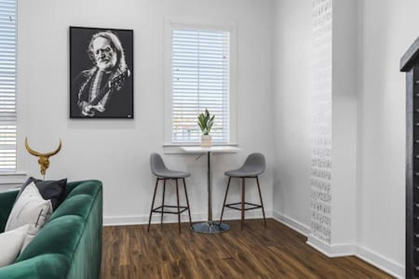 Holiday home Large Patio, Rooftop Deck And Garage, 3 Miles To Broadway