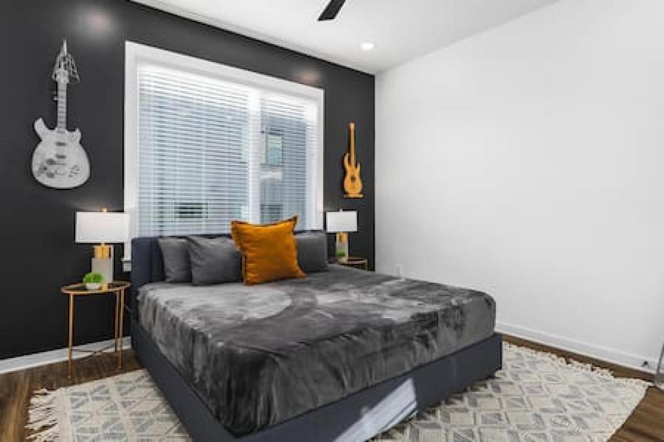 Holiday home Large Patio, Rooftop Deck And Garage, 3 Miles To Broadway Nashville